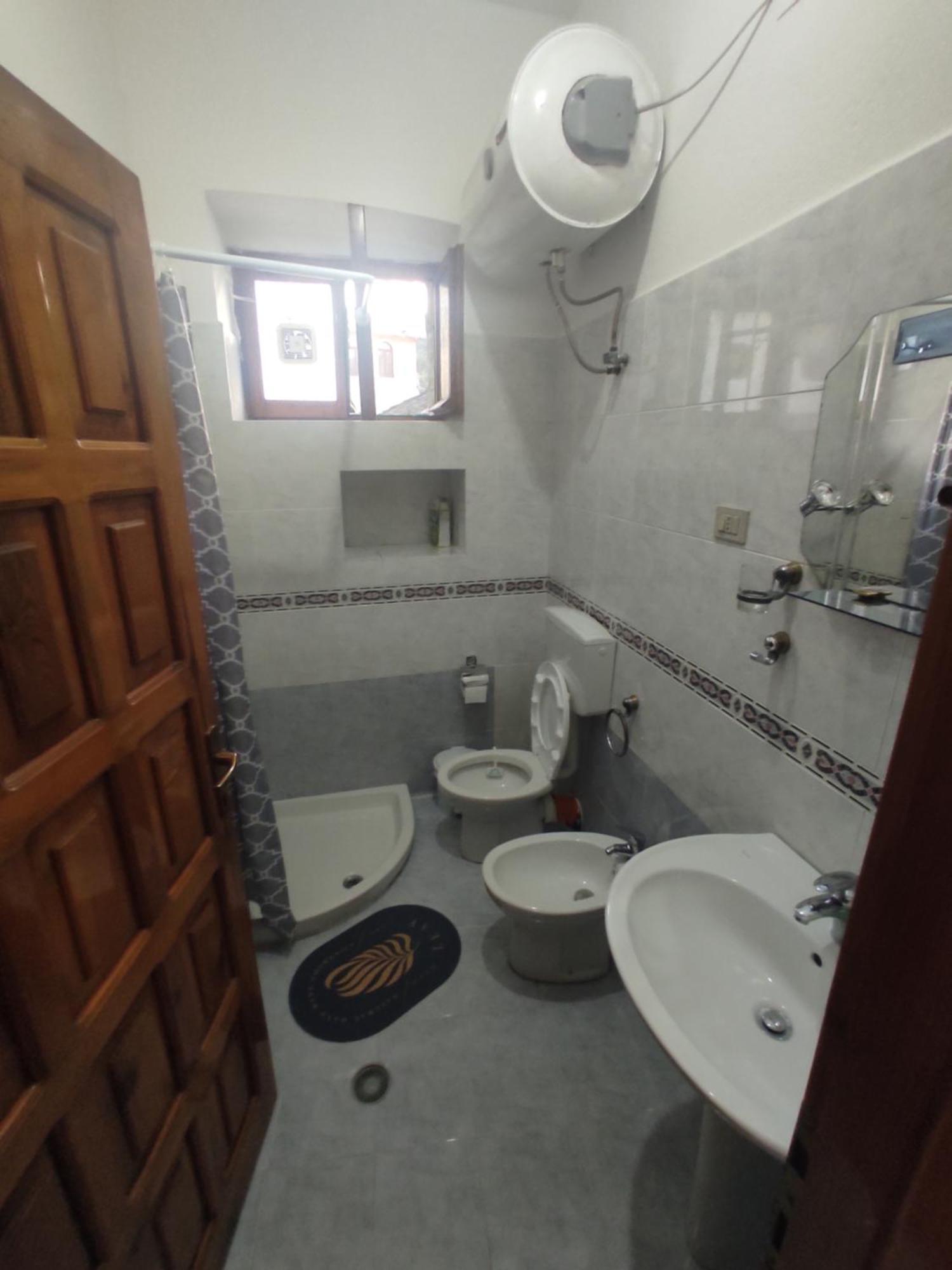 Xheison Apartment Gjirokastër Esterno foto