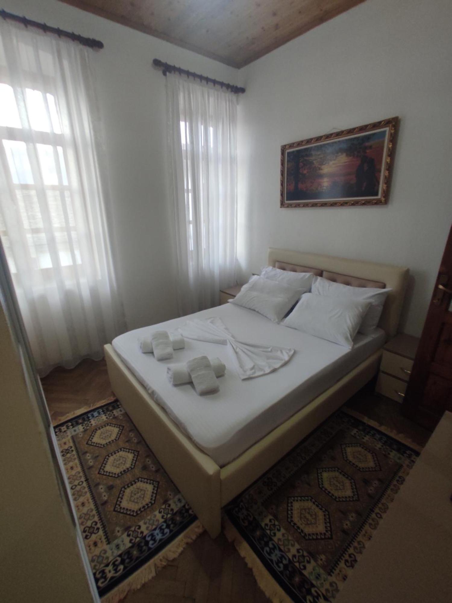 Xheison Apartment Gjirokastër Esterno foto