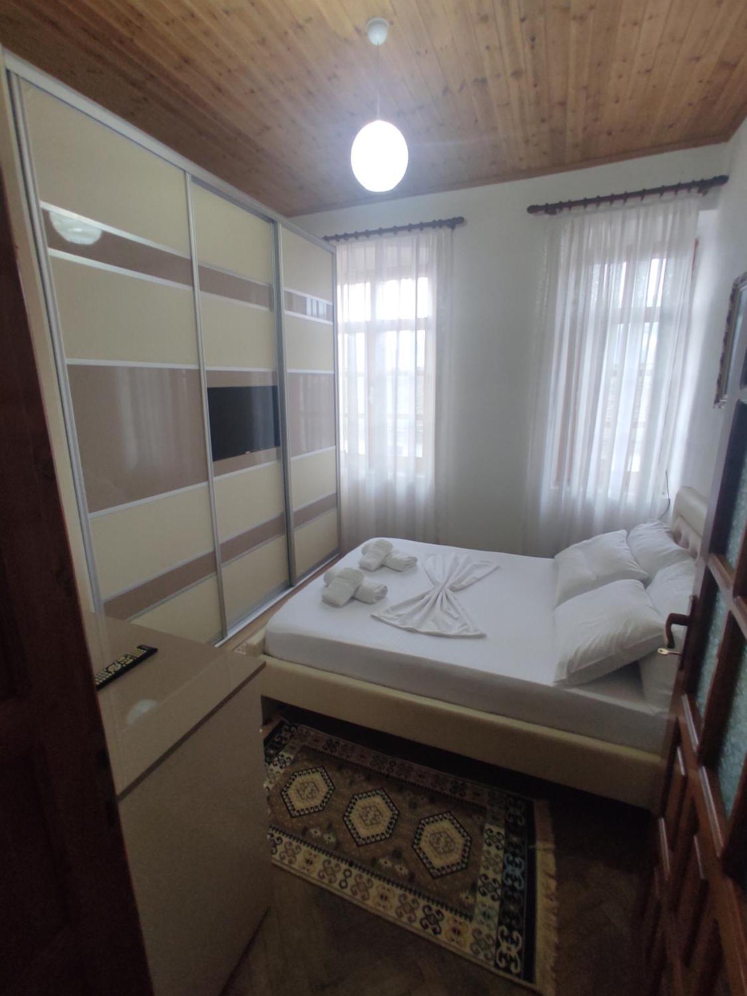 Xheison Apartment Gjirokastër Esterno foto