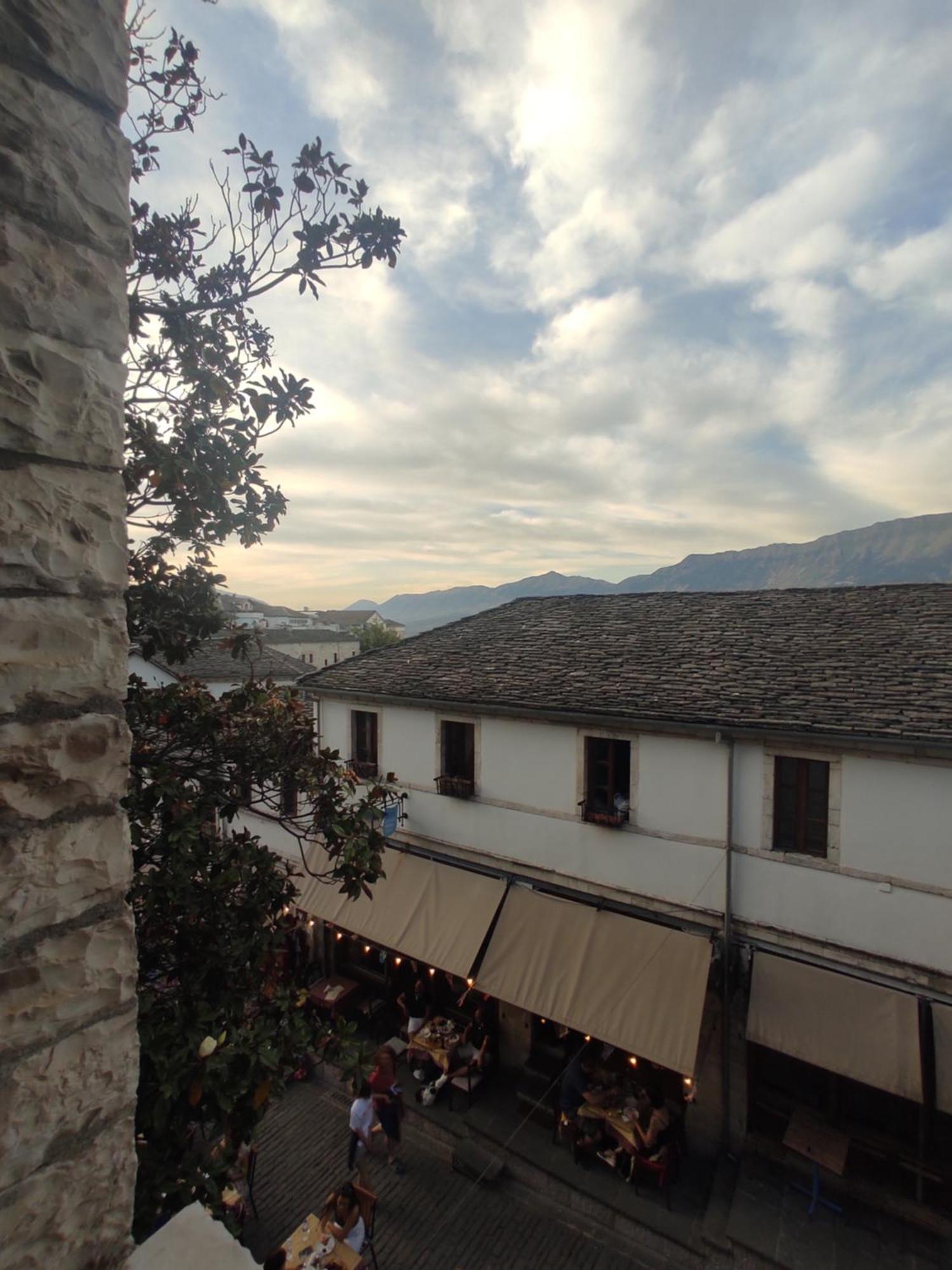 Xheison Apartment Gjirokastër Esterno foto