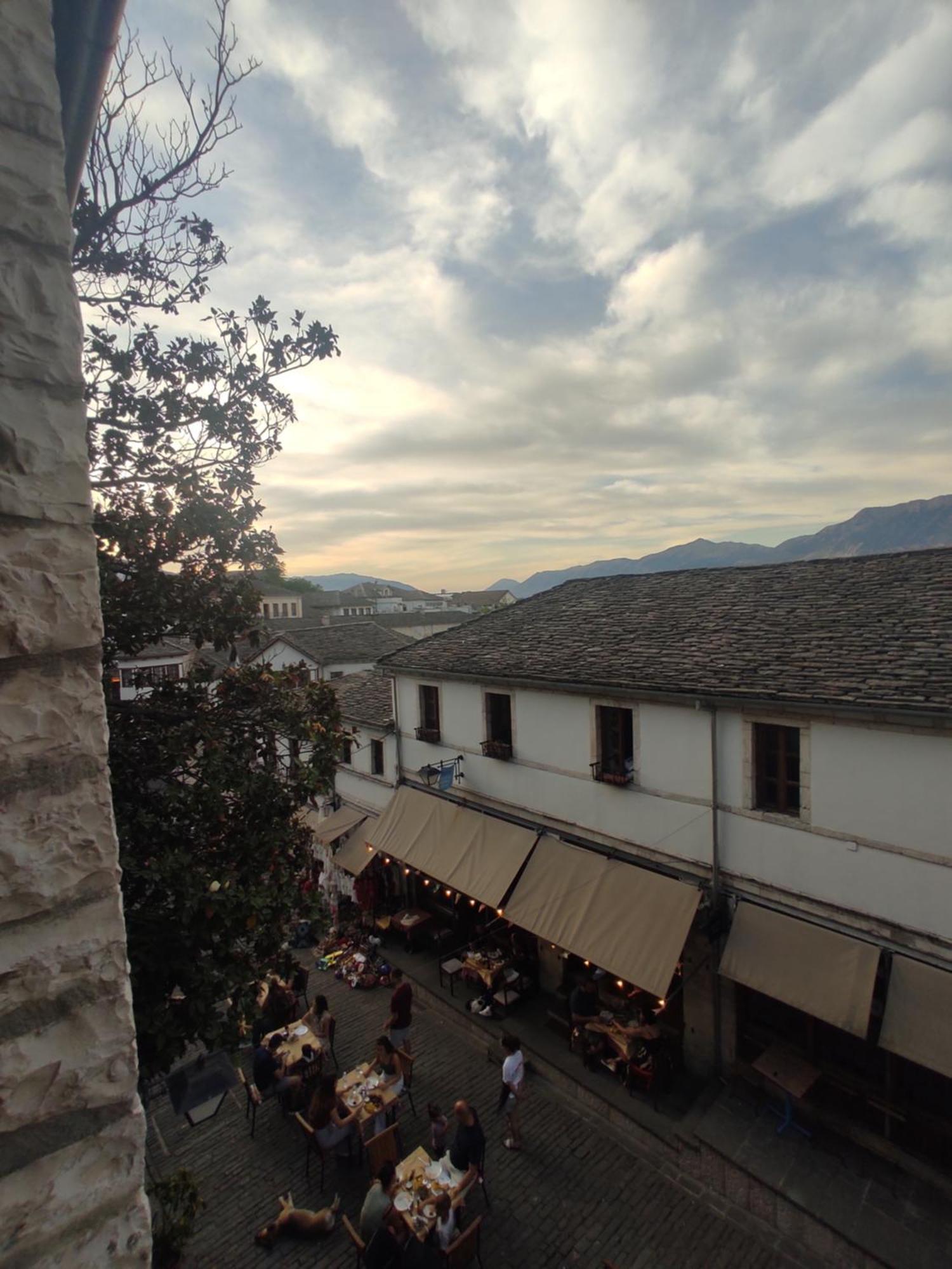 Xheison Apartment Gjirokastër Esterno foto